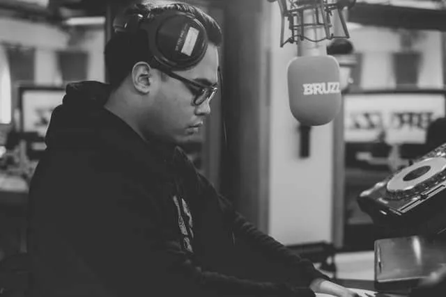 Jobs-at-Radio-Stations-Titles-and-Descriptions.jpg
